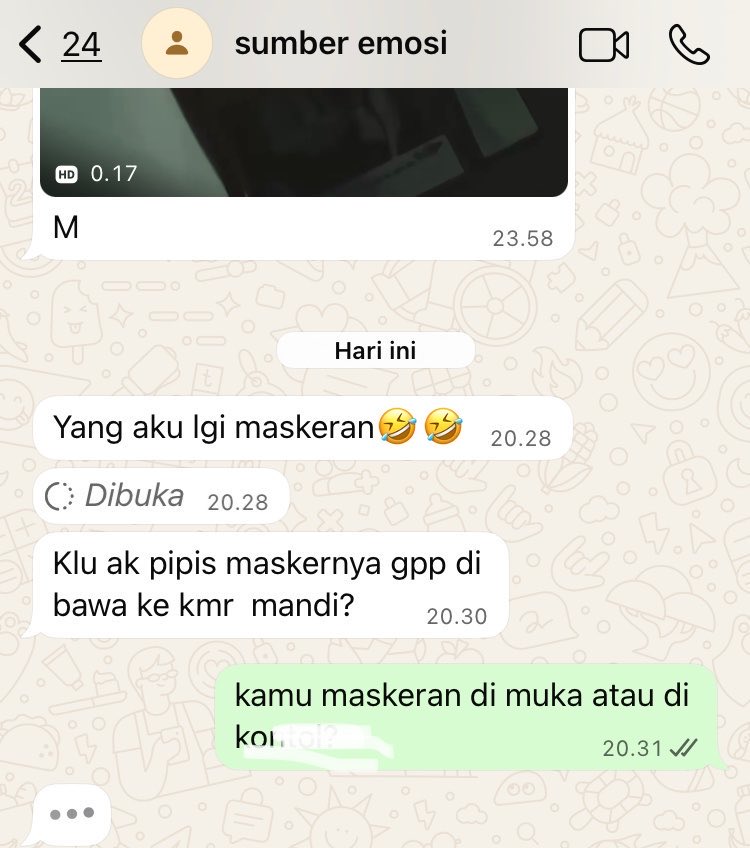 walkingttmoon's tweet photo. orangnya vs isi chatnya https://t.co/XsvN8sYeHa