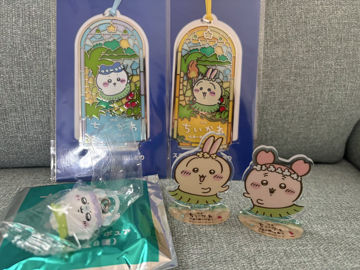 saekkuma's tweet photo. 昨日映画見て、先程くじ引いてきた！
くじ準備されてなくて店員さんが持ってきたものそのまま受け取ったらハチワレラッコ祭りだったー！！アクスタもくじもなかなかの引きで大満足😊 https://t.co/ZGmNhPXxL9