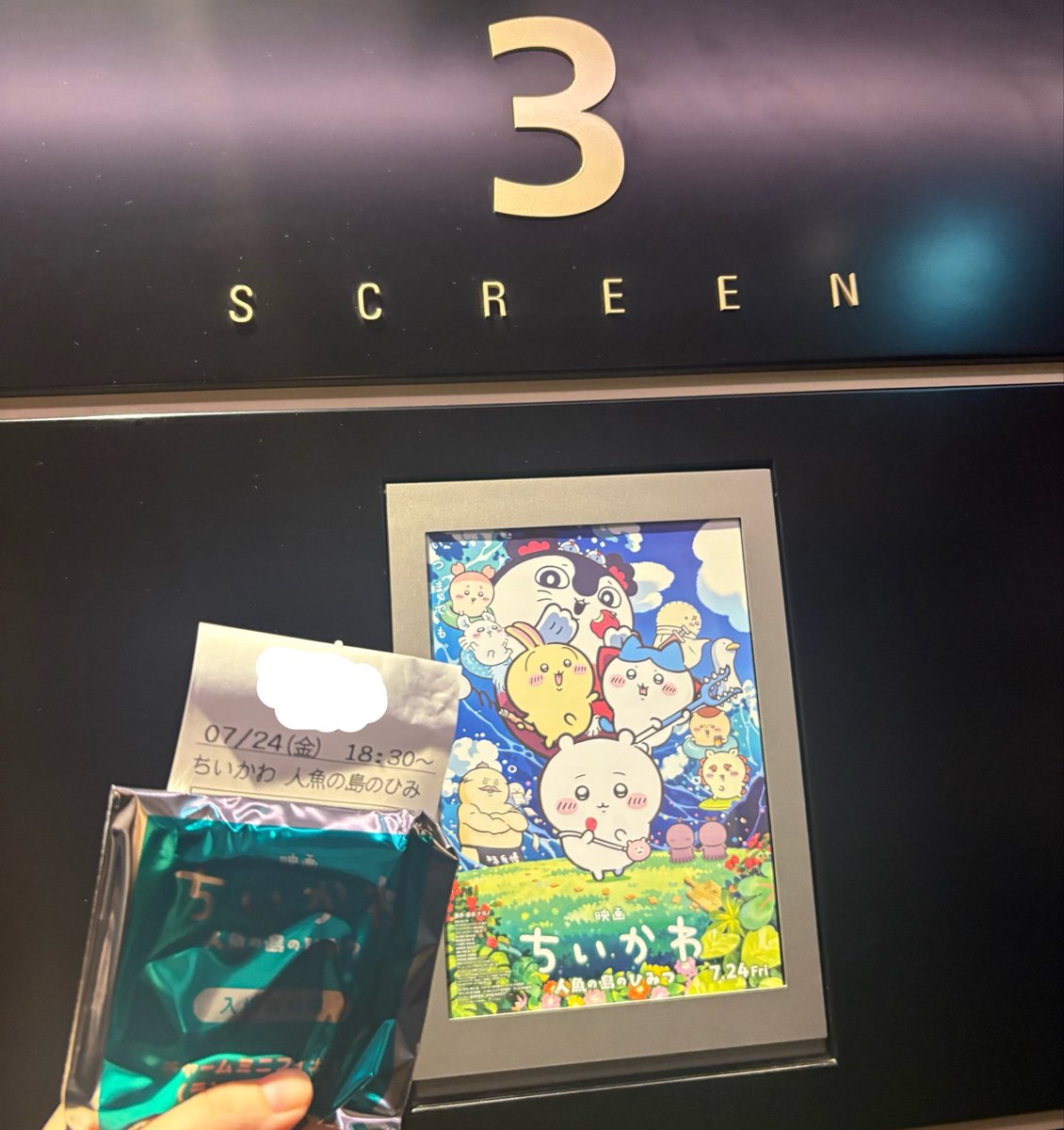 saekkuma's tweet photo. 昨日映画見て、先程くじ引いてきた！
くじ準備されてなくて店員さんが持ってきたものそのまま受け取ったらハチワレラッコ祭りだったー！！アクスタもくじもなかなかの引きで大満足😊 https://t.co/ZGmNhPXxL9
