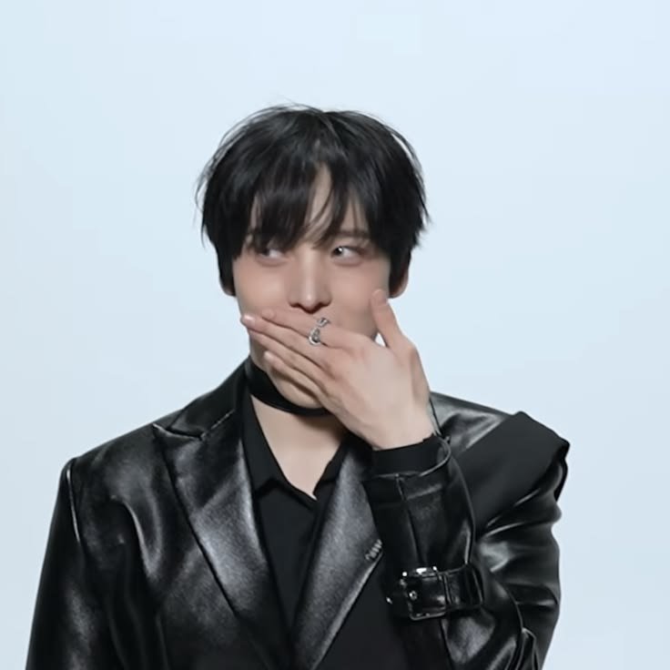 yun8ts's tweet photo. HIS GAY ASS WHAT IS THISJDSKSSJSKSK https://t.co/FeWoQH2QCo