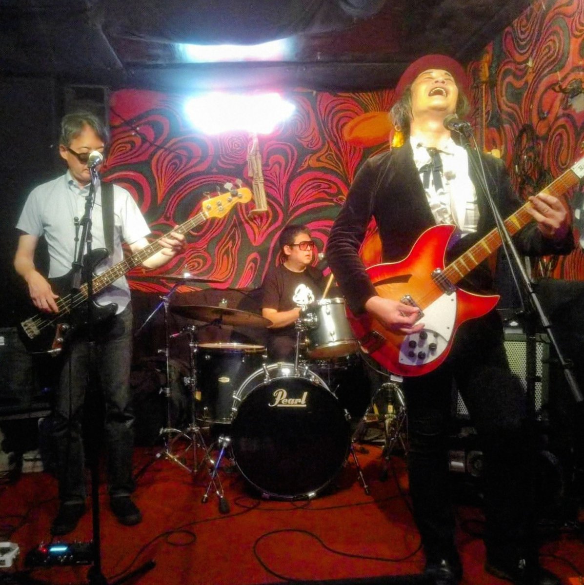 black_bluelive's tweet photo. 【7月25日(土)今日のブラック＆ブルー】

 ”MIX’N ROCK”  
open/start 18:00/18:30 charge 2600＋1d  

【出演】 
サンバラッチャ 
Faithia 
発熱 
9413 
ABC友の会

※終演後バー営業 https://t.co/MOwHhyn1pK