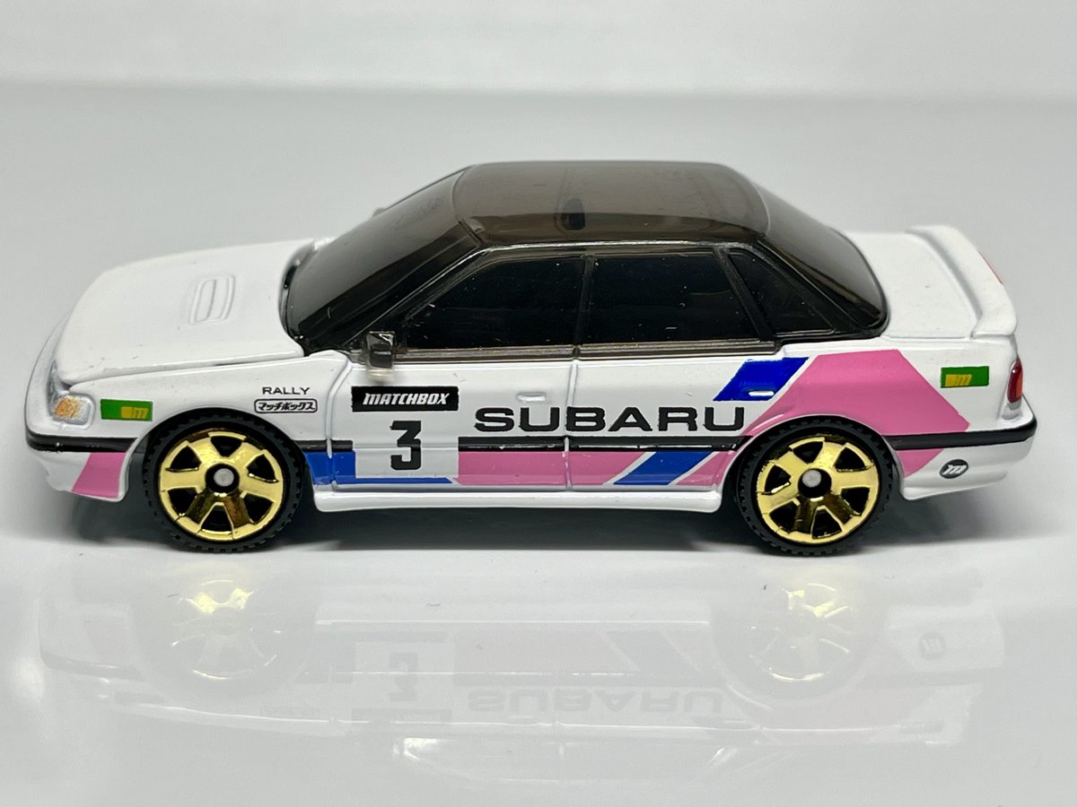 super_tzx's tweet photo. マチボのレガシィRS
インプじゃなくてレガシィってのが最高にキモくて好きすぎる
これは印刷はラリーだけど中身はノーマル
ルーフが窓一体で黒いのが惜しいな…
ムービングだからこれでも豪華だけどボンネットに印刷ないのがちょっと寂しい https://t.co/lgBVfrxSnZ