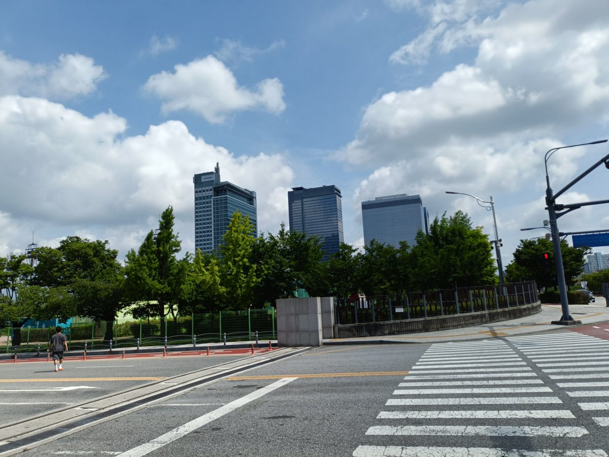 vmana4's tweet photo. 多分Samsung本社 https://t.co/NrojdTges2