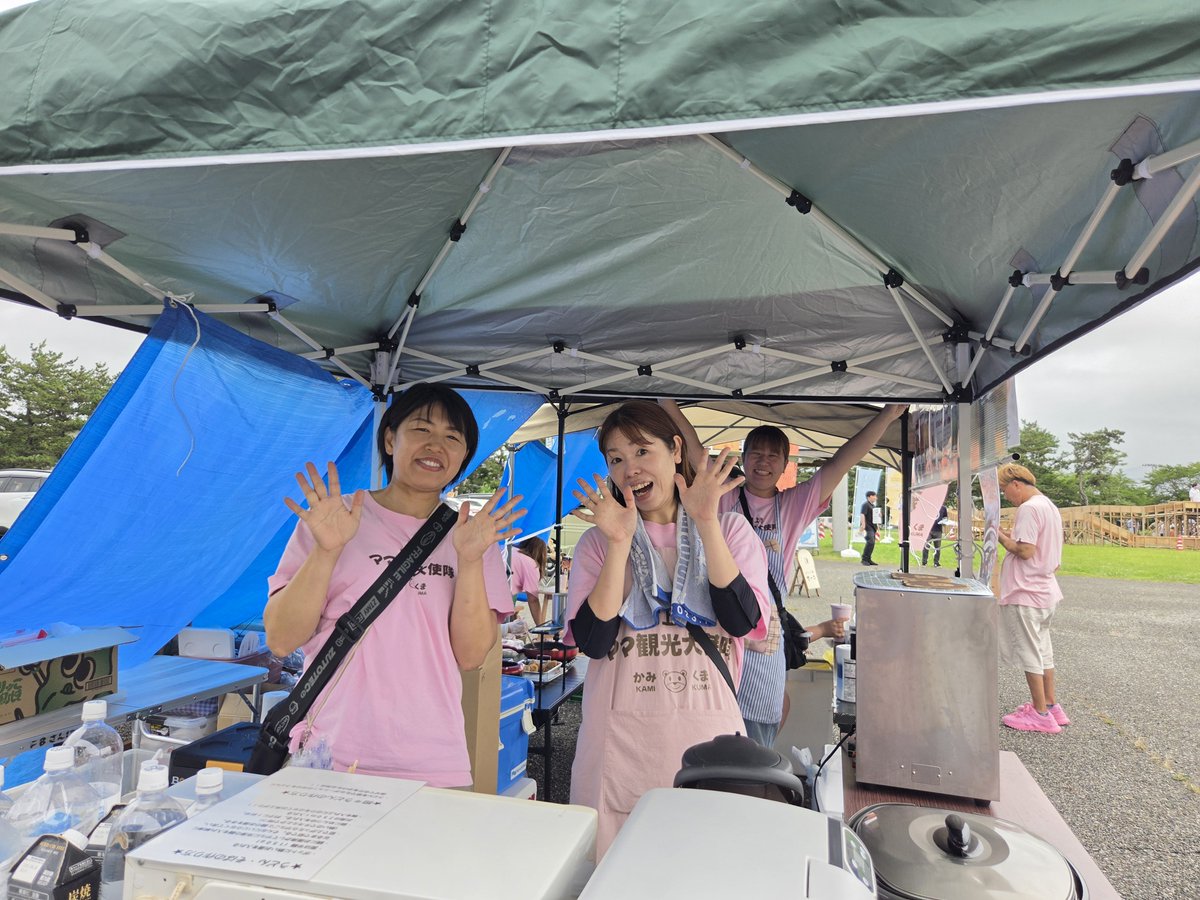 JoshiMurakami's tweet photo. 本日は岩船港夏祭り！ママ観光大使隊も出店中！美味しいものを食べにきてくださーい
#村上市
#岩船港夏祭り2026 https://t.co/A9yMy4Pfvu