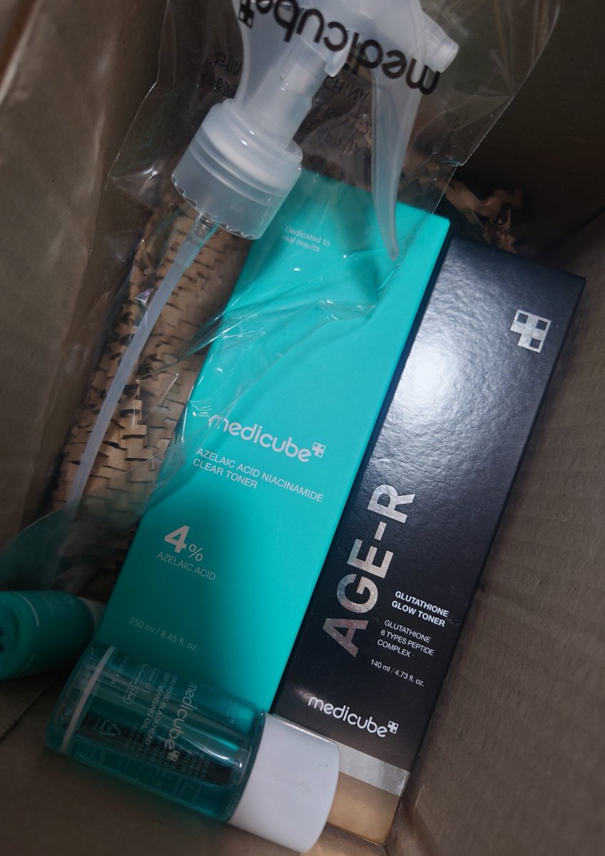 manamikgame's tweet photo. アゼライン酸トナー頼んだら、グルタチオントナー現品がおまけで入ってた🥺
ありがたすぎる〜〜〜💞 https://t.co/muG8gsd9ZW