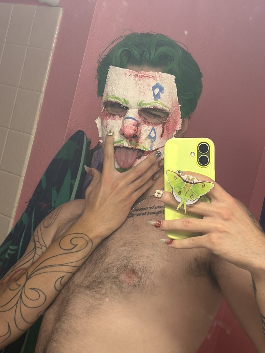 lowkeydisturbed's tweet photo. When he says he wants to wear my skin https://t.co/XtreRqQQ0w