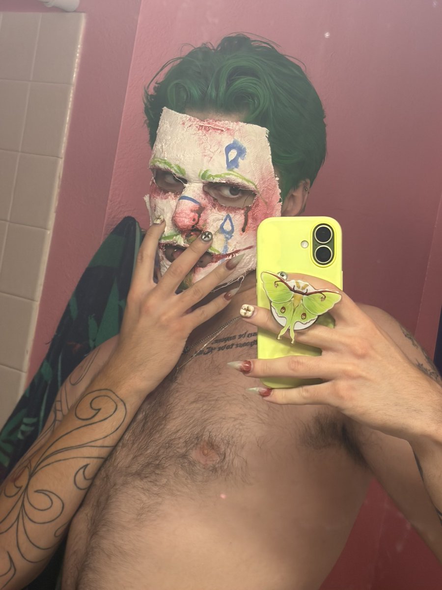 lowkeydisturbed's tweet photo. When he says he wants to wear my skin https://t.co/XtreRqQQ0w