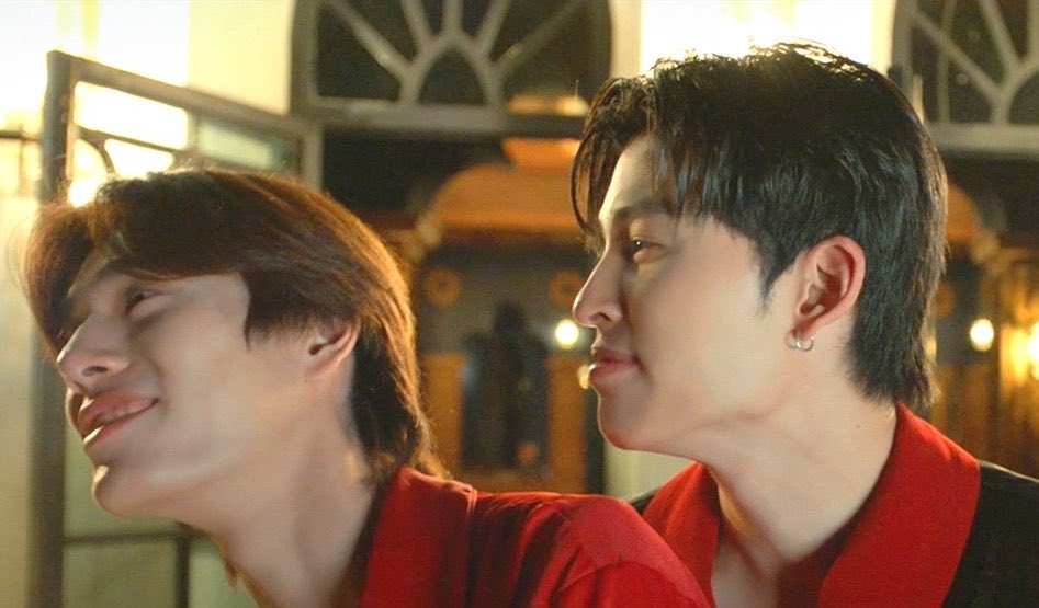 phuwinbee's tweet photo. "gamau"                               "mau cium 🥺"
(tapi mau) https://t.co/PzypXm7LKp