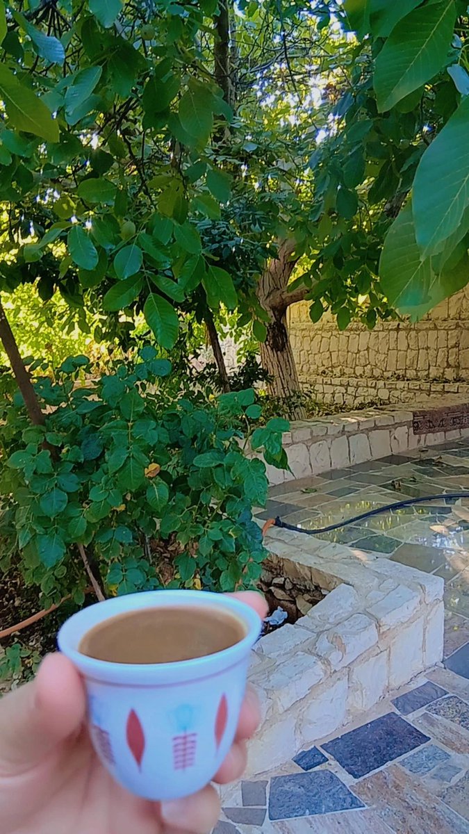 AwdeHawraa's tweet photo. إنني أحبّ الحياة وأصنع من هذا الحب أشياء كثيرة، تجعل العالم قابلًا للحب والتحسين والعيش والعناق ..🤍 https://t.co/BKhV1zaCSm