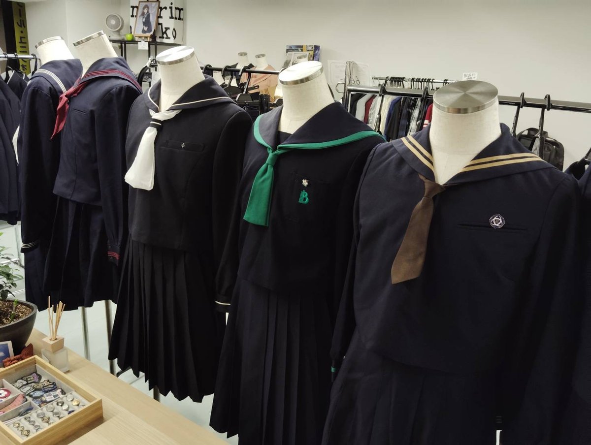 HANAMIYABI8's tweet photo. イベント期間中
「貴重な歴代制服」を展示しておりま��♬
#HANAMIYABI https://t.co/4ynn9Ff79A