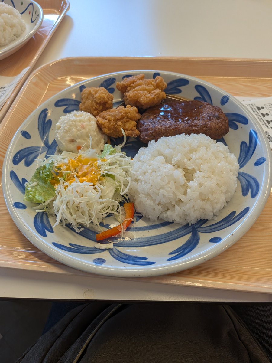 us_canyon's tweet photo. 某大学でランチなり https://t.co/0wSr8uvpd9