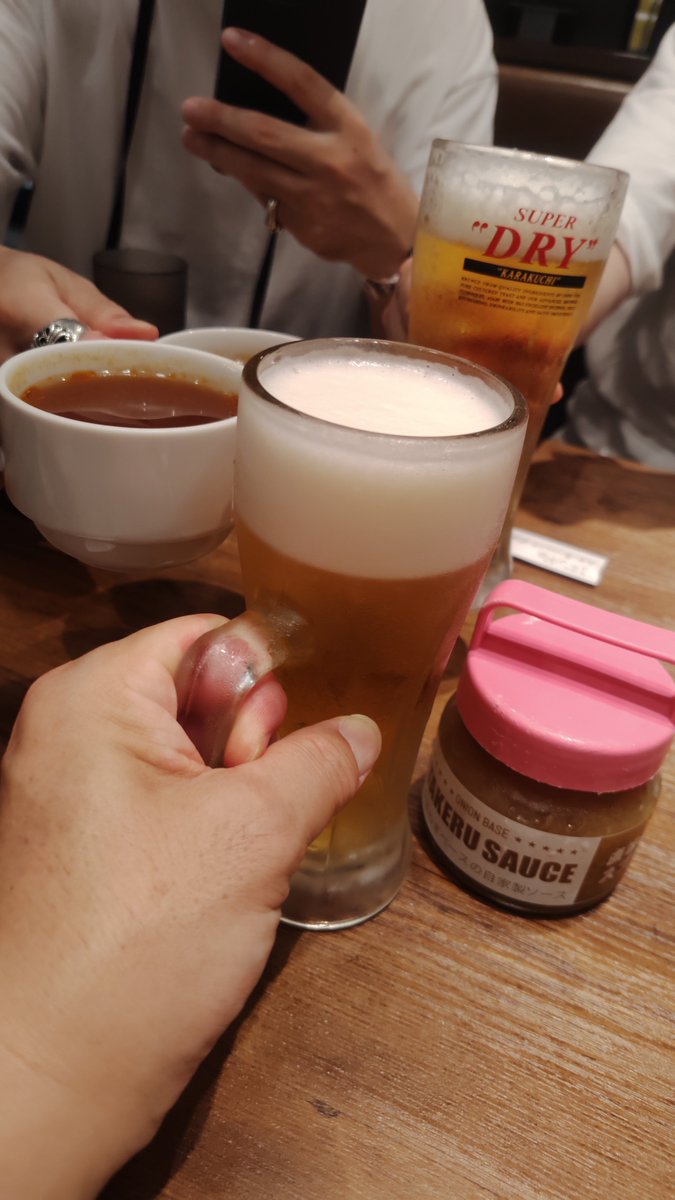 masakiduka's tweet photo. ４人でカレーを一つずつ頼んだら、４つでよろしいですか？と確認に来た。
🤔なるほどシュアカレーにするのもありだったな。
みんな完食したけどね。 https://t.co/dtD0VKgv5h