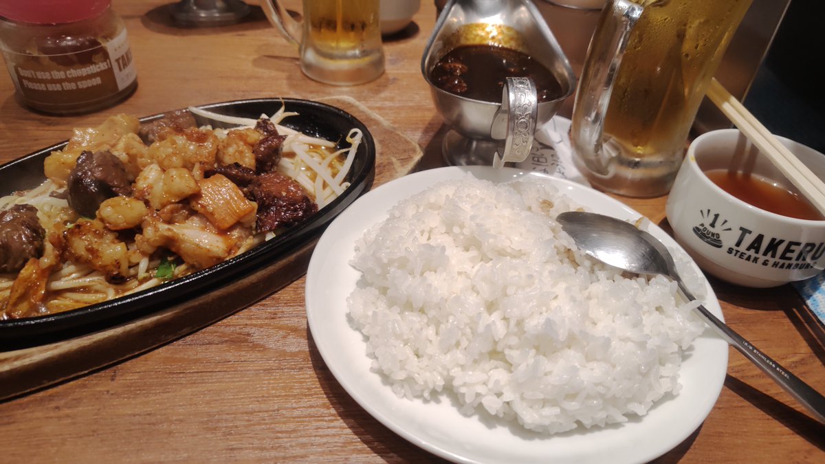 masakiduka's tweet photo. ４人でカレーを一つずつ頼んだら、４つでよろしいですか？と確認に来た。
🤔なるほどシュアカレーにするのもありだったな。
みんな完食したけどね。 https://t.co/dtD0VKgv5h