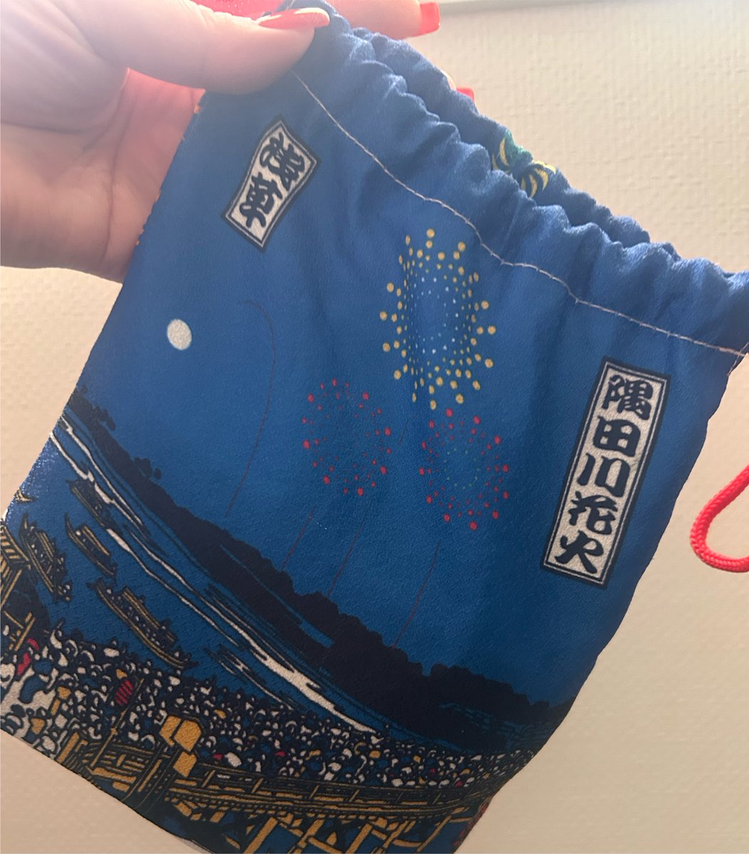 TIGERERROR's tweet photo. 今日は隅田川の花火大会ですね　こないだ浅草行った時にやったガチャガチャの景品が今日すぎるので見て https://t.co/wg2FBTfcWv