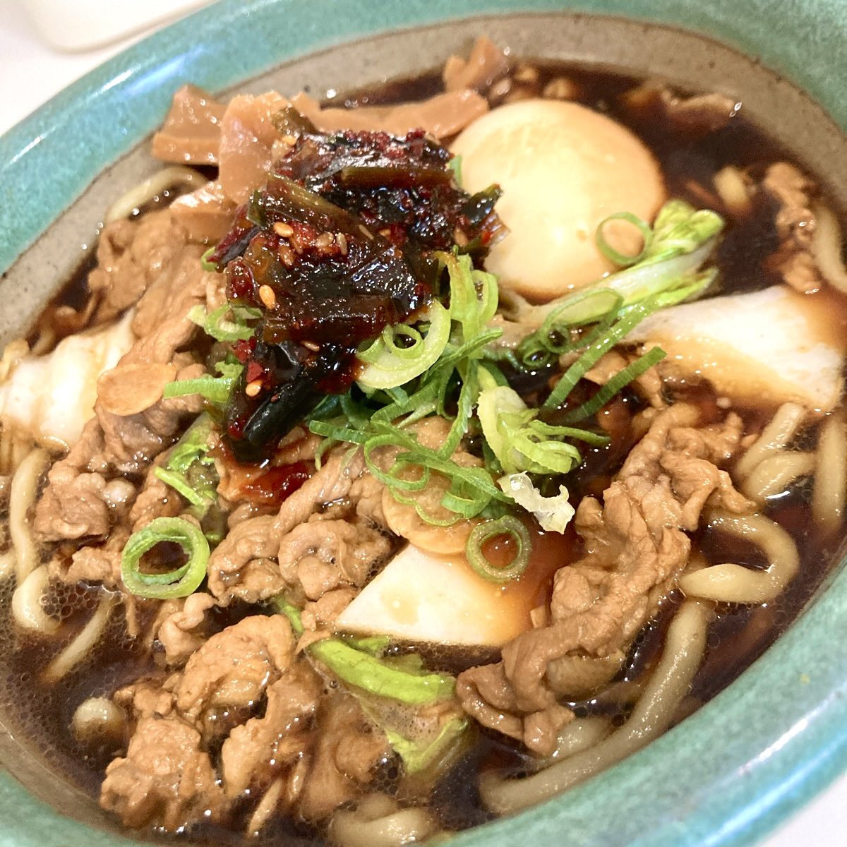 ogatanks's tweet photo. 菊水濃厚醤油豚旨辛ニラ麺🍜
週末ラーメンは冷蔵庫の整理も兼ねております
市販スープ味濃ゆ！ https://t.co/EMCT0eWvt1