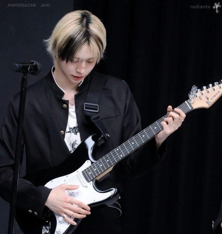 yunsiyunie's tweet photo. something something yaoi 🤤🤤 https://t.co/X3obI6J0pr
