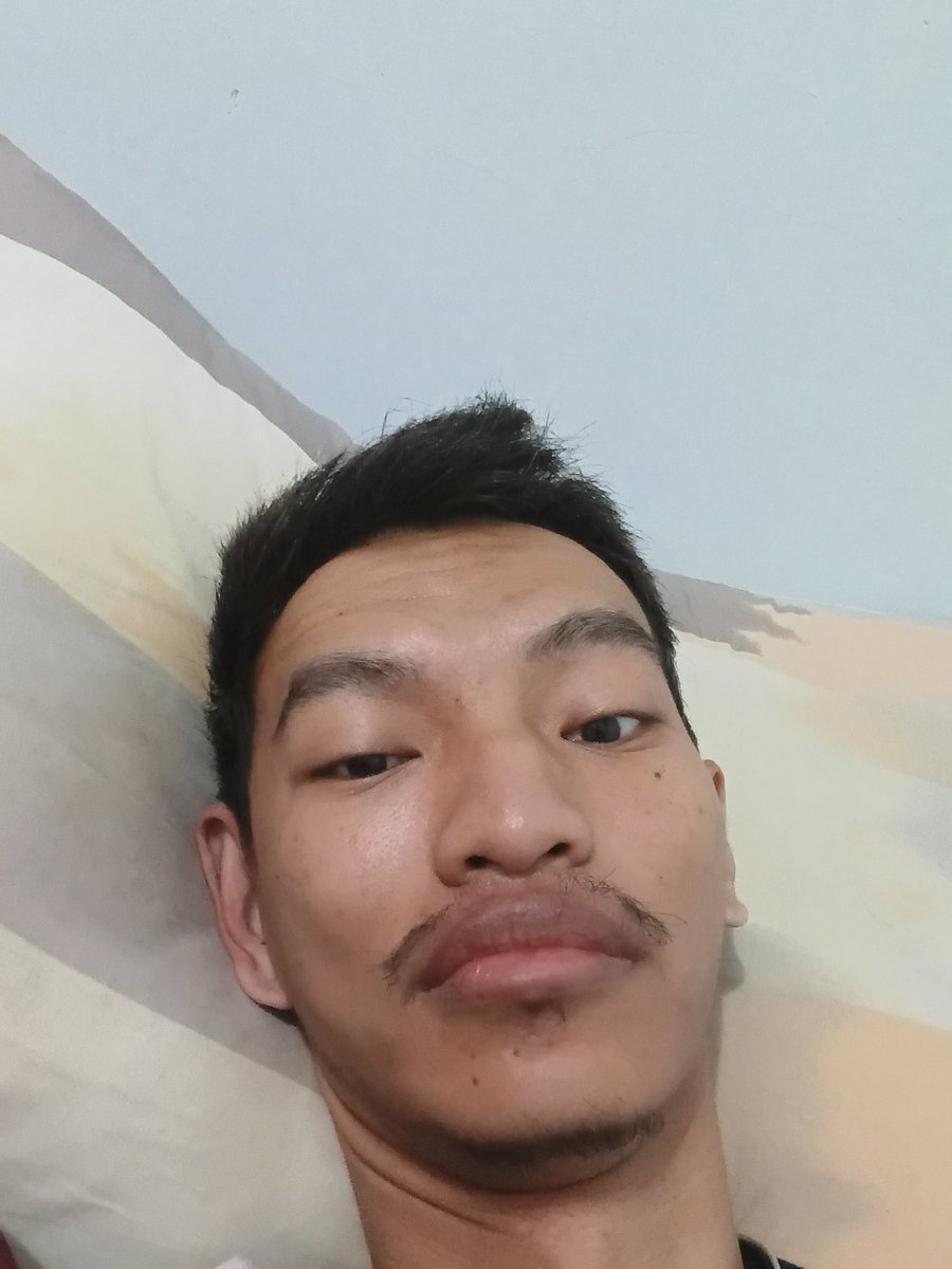 CepriT29's tweet photo. Bngun bbo selfi dlu guys https://t.co/jNf5LLAmvR