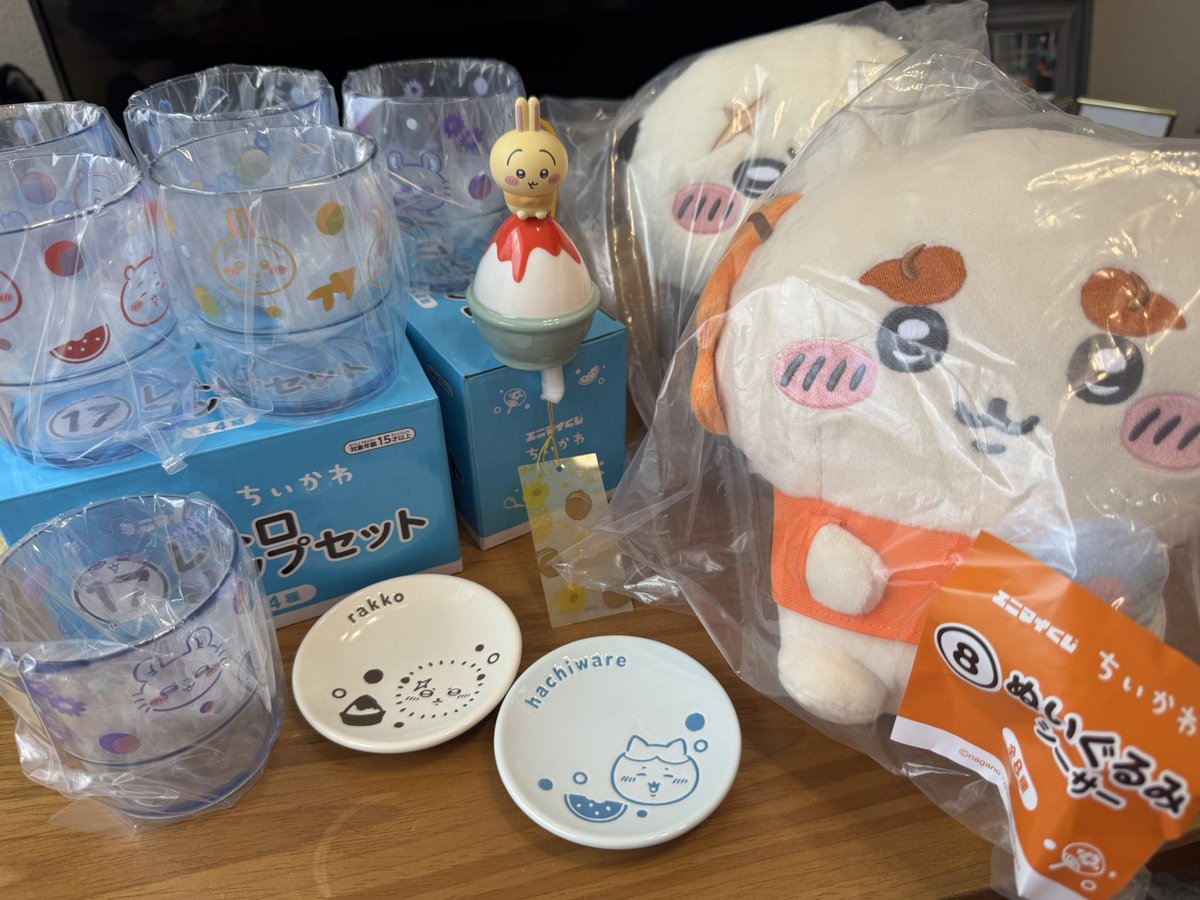 bluechiikatsu's tweet photo. ちいかわエニマイくじ引いた😭
コップまみれw https://t.co/CqRDeloNuz