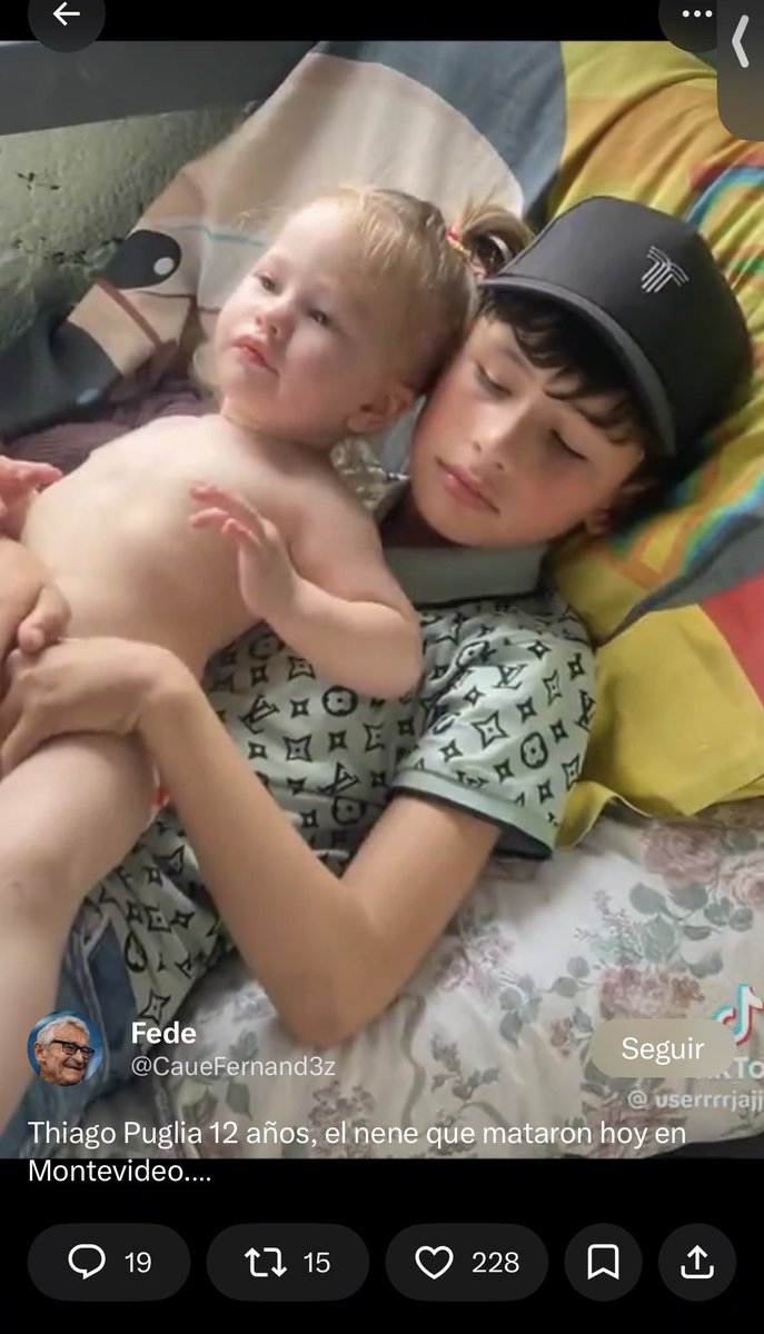 soymamaanonima's tweet photo. @CaueFernand3z Q es esta foto???? Por dios q les saquen el resto de los niños a esa familia https://t.co/DrojtBjMUE
