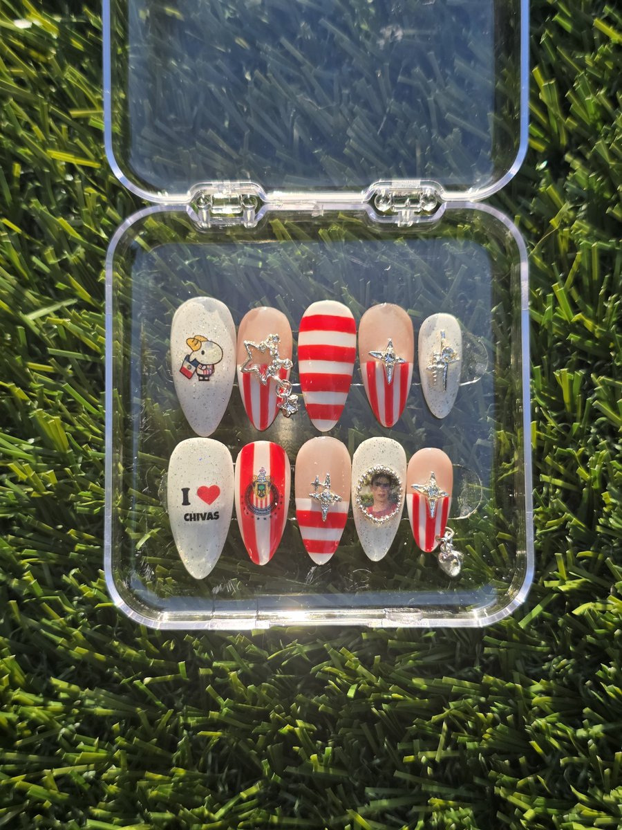 gamerjaem's tweet photo. chivas nails :D https://t.co/2rVxHi8mrt