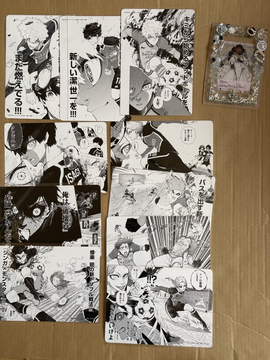 lweuyMow2rUBnrl's tweet photo. 【買取　譲渡　交換】

ブルーロック  特典 
クリアしおり　カード
アニメイト　

譲:御影　ユーゴー　千切　カイザー
　　凪　凛　世一

求:特典1点350円
　もしくは、書籍代➕送料
　アクスタ900円

身内代理、未読作品につき
不手際ありましたら申し訳ございません。
初回様固定必読
画像に印必須 https://t.co/LXM4LAxDBj