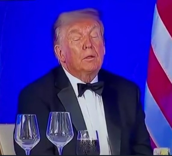 CattardSlim's tweet photo. Trump at the WHCD.

Fuck. America would be in 10x better shape right now if a potato were President. https://t.co/ntrkh5VLPS