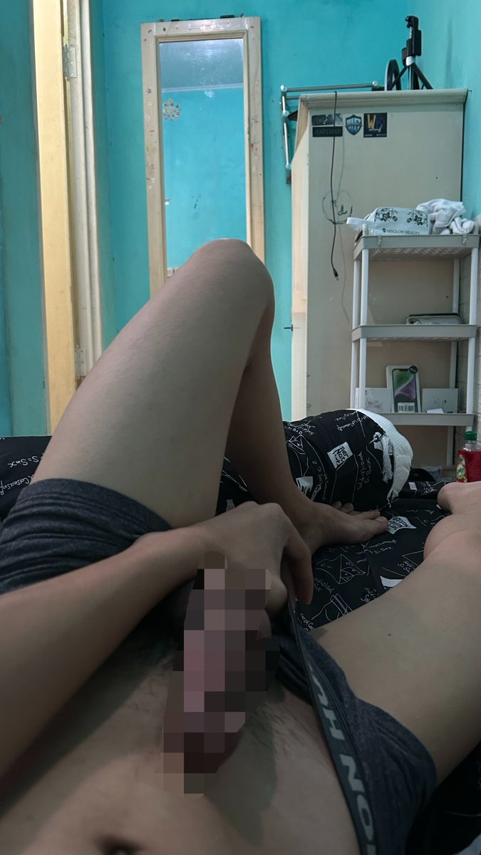 enakdimuka's tweet photo. morning guys, ada yg malah ikutan bangun wkwk https://t.co/k2g9tS7gL0