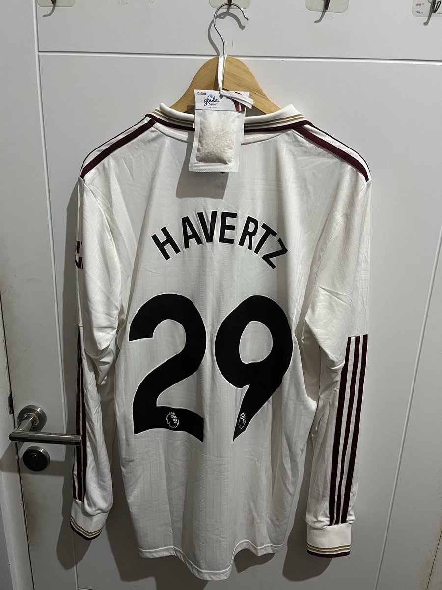 adryansyah2009's tweet photo. @Jerseyforum khusus today, jersey buka puasa, Arsenal third 2025-2026, LS nameset havertz all ori size L tentunya BNWT. Buka harga 2.2 jt, minat silakan DM, terima kasih #jersey4sale https://t.co/68QsyHFCP4