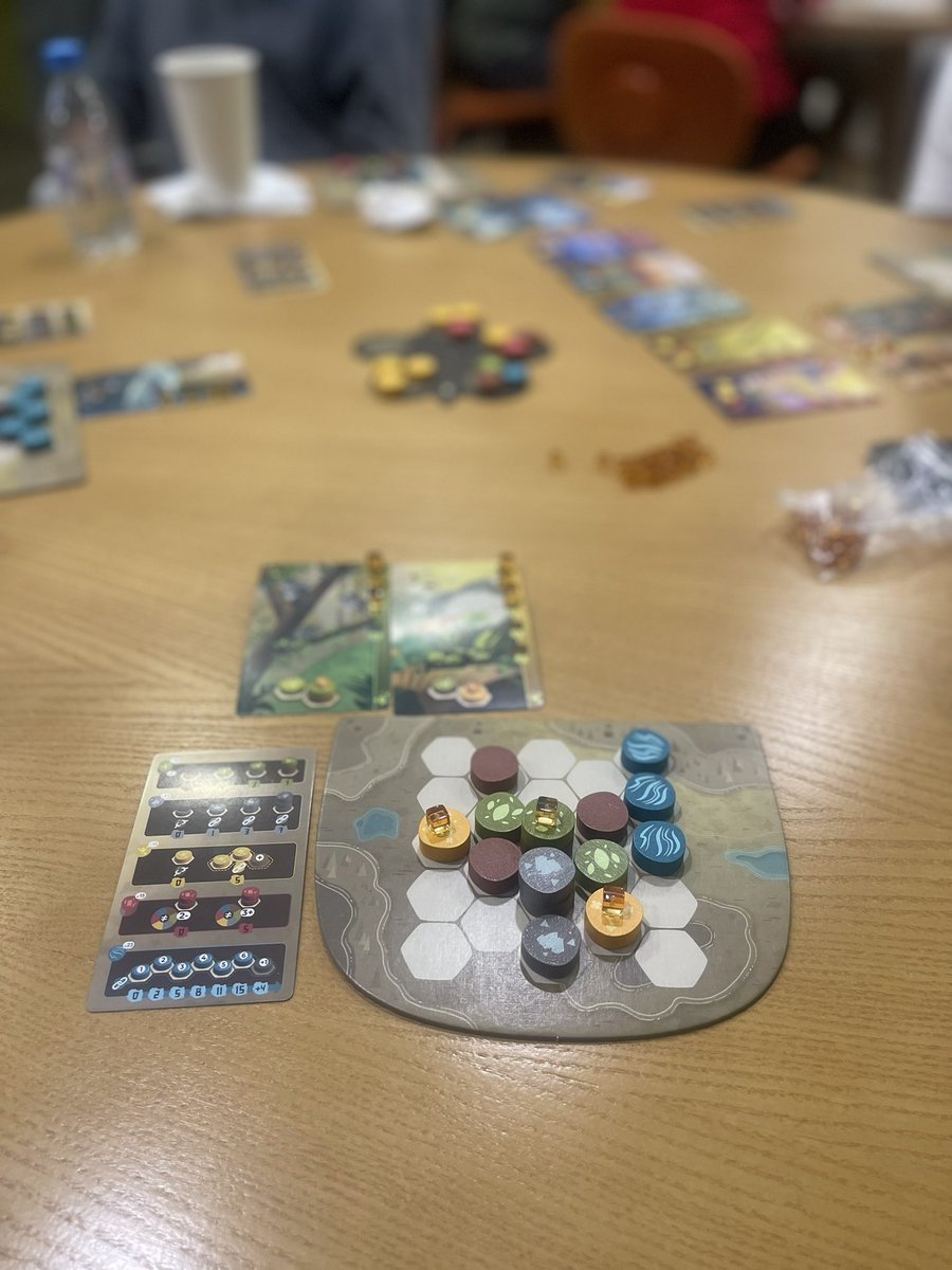 gableyte's tweet photo. Uno a veces ya es adulto y decide mejor reunirse a jugar juegos de mesa que salir al antro. 🫶✨ https://t.co/Xu2EwtQJIp