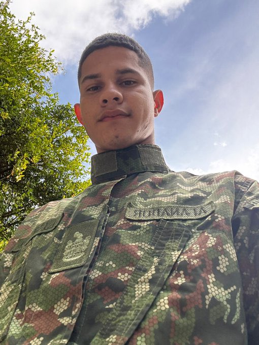 Jhoanap98's tweet photo. LOS MILITARES🤤🤤 https://t.co/PAaqfLWADL