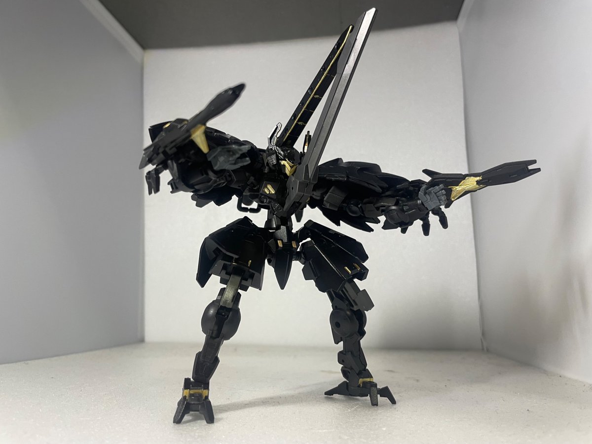 Ghost_Duce1020's tweet photo. #30MMBF
#30MMCM2026
ノヴァ・ネプチューン

ノヴァルヴのみで構成された部隊シュトゥルムヴォルフ所属機。
両腕のライフルで相手を牽制し、近づく者は胸部と背部から伸びるホーンラムで蹴散らす。 https://t.co/jsdewiOtH7