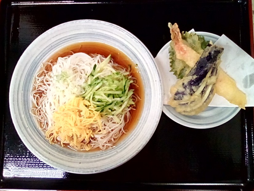 Alps_Horigane's tweet photo. ほりがね物産センター夏祭り開催中です📢

本日限定食堂部のメニュー
そうめん.天ぷらセット(50食限定)　500円です✨
11時オープン。ぜひ、ご利用ください😊
#安曇野市　#ほりがね　#道の駅��#夏祭り https://t.co/CsPQ0xHrAA