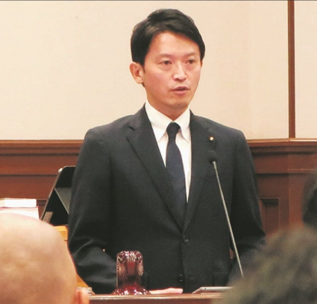 HeSLJHSqPr60283's tweet photo. 「元県民局長には感謝する」
「百条委員会には感謝する」
「第三者委員会には感謝する」
「県議会には感謝する」

何かと斎藤元彦は「感謝申し上げる」を多用するが
違和感しかない
これって全部「お詫びします」が正しいと思いません？
感謝する前に詫びろよって… https://t.co/MT8TjtyLWE