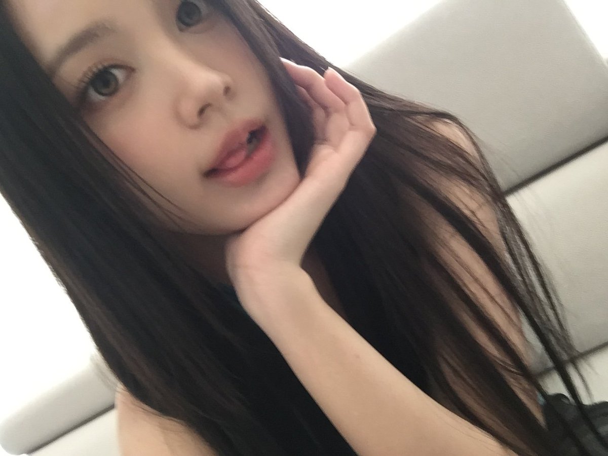 H2H_INA's tweet photo. 260725 #CARMEN weverse post

Cause I don't need music in my ears~
I don't need the crowds and the cheers
Oh, just tell me you love me
Cause that's all that I need to hear🎶✨️🩵

#Hearts2Hearts #하츠투하츠 #H2H
@Hearts2Hearts https://t.co/hyh5Ps2iPo