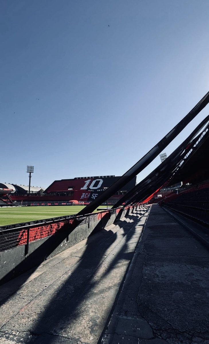 enemigodelsilen's tweet photo. Con el mismo sentimiento,
con el corazón a mil.

Con esta misma bandera:
“Por Newell’s vamos a vivir”.

🚩🏴 https://t.co/S4WeoE0AKh