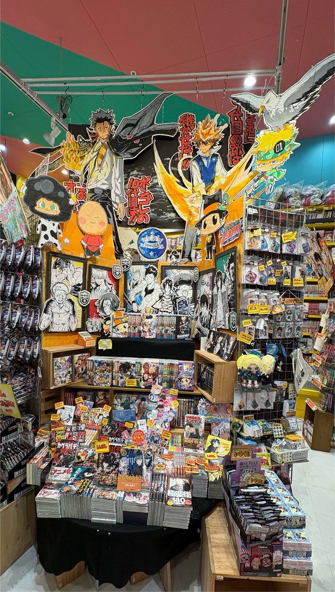 vv_yahataaeon's tweet photo. 今年の当店の #ナツコミ2026 は
『＃家庭教師ヒットマンREBORN！』です！！
スタッフ激推し作品！！✨✨✨
なんと今年の10月でアニメ20周年！！！👏✨✨
懐かしいキャラクターを盛りだくさん描きました！！💪✨✨
いいね❤️と思ったら投票よろしくお願いします！！ 🙇‍♂️✨
https://t.co/W274cU5brU https://t.co/uHZinHcfIt