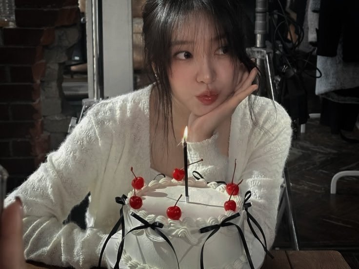 clalirdelune's tweet photo. @TamagoPost ㅤ ㅤㅤ

𝗖𝗔𝗟𝗜𝗦𝗧𝗔 𝗔𝗠𝗔𝗥𝗔, 𝟭𝟵𝟵𝟵.

Suka kalap kalau liat jedai lucu dan berakhir jadi koleksi. Kalau calon kawan ada barang yang suka dikoleksi?
ㅤ
ㅤ https://t.co/OpYyGaRjpY