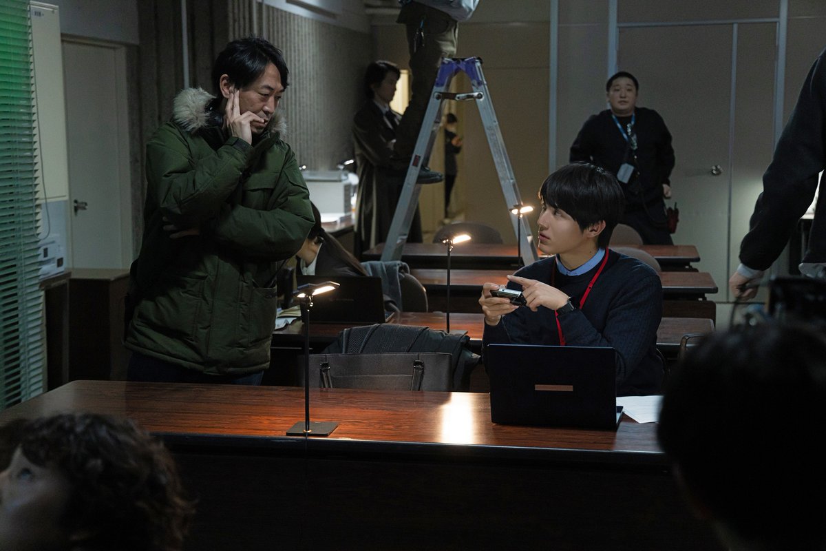 drama_wowow's tweet photo. ❐#ALIUSオフショット❏

💬世界がひっくり返るか…

脳科学の権威が進めていた研究にロマンを感じる
研究者・神崎(中川大志)🔎撮影の裏側📸

#ALIUS -特定事象捜査ファイル-🧬
第1話無料配信中
➣https://t.co/iaZLNbT0Q2

#佐々木蔵之介 #WOWOW https://t.co/nfgKcataFB