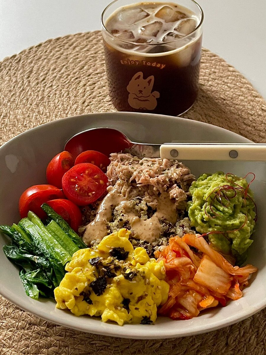 BieberGaming2's tweet photo. Protein-packed quinoa bowl with roasted veggies + a drizzle of lemon-tahini sauce  Perfect post-workout fuel that’s light, tasty, and keeps you on track with your fat loss goals! https://t.co/jADRK4PIhA