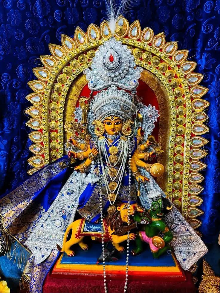 BibhasDas9's tweet photo. Lঅপি চেৎ সুদুরাচারো ভজতে মামনন্যভাক্। 
সোঽপি পাপবিনিৰ্ম্মুক্তো মুচ্যতে ভববন্ধনাৎ॥
অর্থাৎ-দেবী বললেন, অত্যন্ত দুরাচারী ব্যক্তিও যদি আমাকে অনন্যভাবে (একনিষ্ঠভাবে) ভজনা (ধ্যান, পূজাদি) করে, তবে সেও তার সমস্ত পাপ থেকে নিষ্কৃতি পেয়ে, সংসারবন্ধন থেকে মুক্তিলাভ করে এবং মোক্ষপ্রাপ্ত হয় https://t.co/lyu9qpxuaK