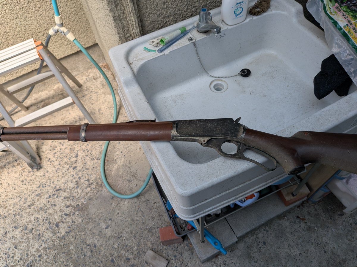 kazzzsen's tweet photo. 実家の片付け中にモデルガン出てきたと思ったらまさかの任天堂w
1971年て50のおっさんでも産まれる前やで（；^ω^） https://t.co/NT8qml6zjP