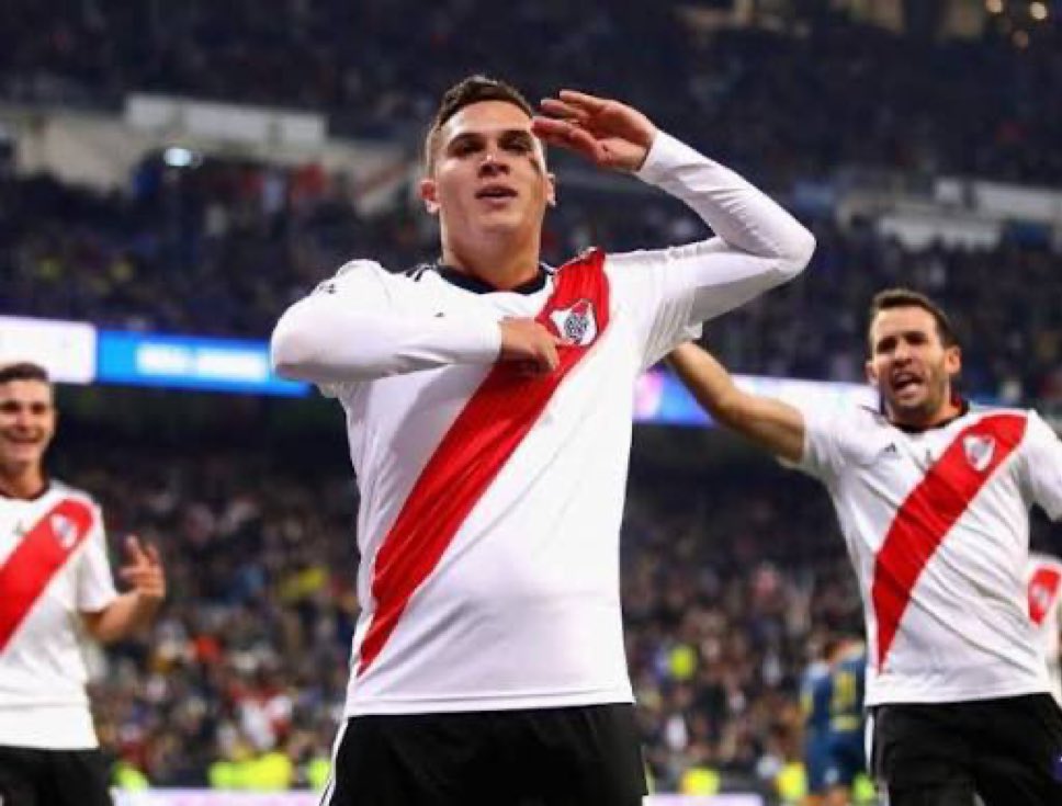 CarpetaMillo_'s tweet photo. Excelente jugador Quintero y probablemente de los mejor que vi en el club pero sé vivió cagando en el.

Se fue libre muchas veces y nunca vino libre, siempre lo tuvimos que pagar para que se vaya por la puerta de atrás. 

No lo quiero recordar así pero es lo que busco, un mercenario.