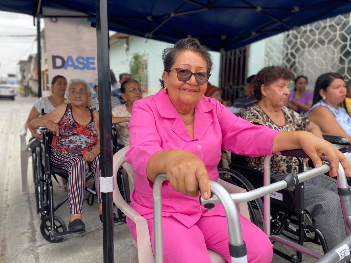 EmilyVeraA_'s tweet photo. Defender a Guayaquil es defender el derecho de su gente a vivir con más autonomía, inclusión y dignidad🩵

Cada implemento de movilidad es una decisión clara: poner los recursos públicos al servicio de quienes más los necesitan.
#GuayaquilConDignidad
@aquilesalvarez
@taticoronelf https://t.co/vjgLonr6RJ