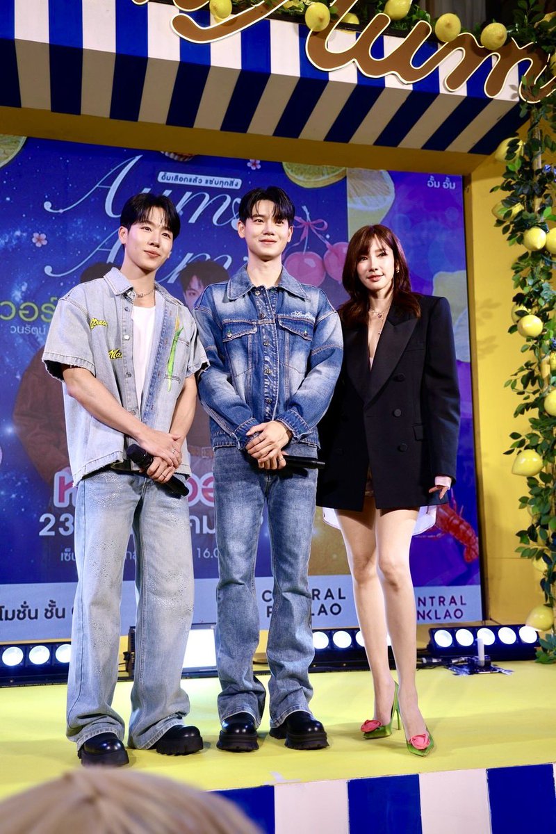 Hello98_th's tweet photo. “หยิ่น-วอร์”ช้อปชิมเต็มอิ่ม เปิดตลาด”AumAum”เซ็นทรัล ปิ่นเกล้า
“อั้ม พัชราภา”แฮปปี้ แฟนๆถูกใจ มากันแน่นห้าง
         
  🔗 https://t.co/ofA8CSxmtr

#หยิ่นวอร์ #Yinwar 
#yinyin_anw #warwanarat #YinWar
#ตลาดอั้มอั้มxหยิ่นวอร์ https://t.co/UYehj1GD5n