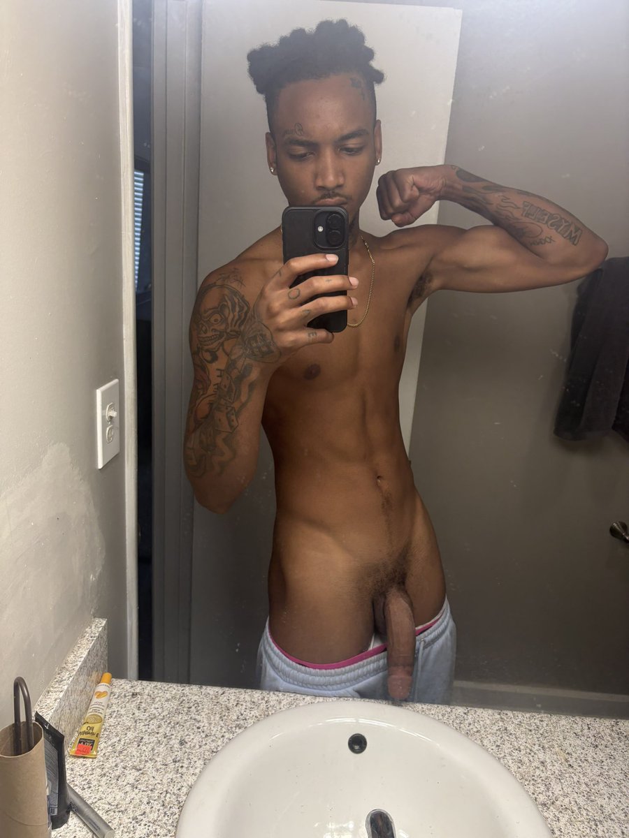 sheluvsdthree2's tweet photo. My shit bigger than yours on soft🍆 https://t.co/PUWKaDNesw