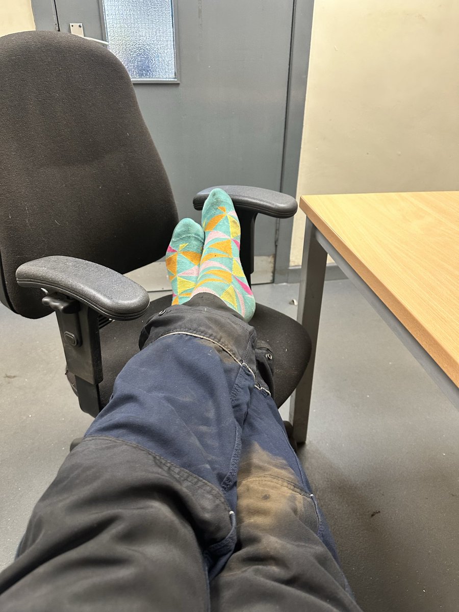 ryandee88's tweet photo. Sorry lost access for a few weeks after breaking my phone so a wee overalls boots off photo ! https://t.co/XcTuuefxbz