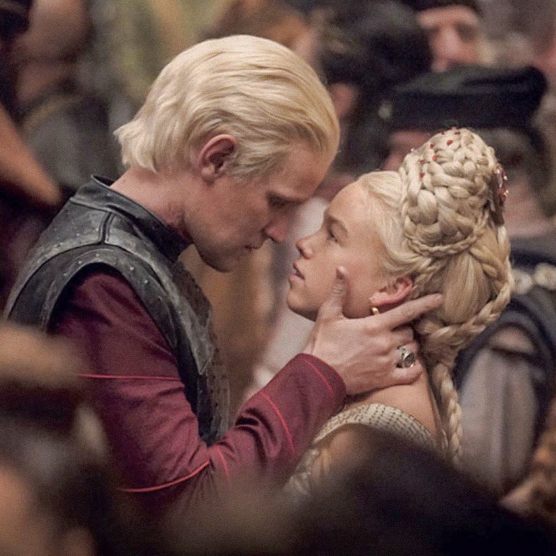 thinkerdaemyra's tweet photo. surely you are armed. cut through my father's kingsguard, take me to dragonstone, and make me your wife. ⟢  rhaenyra challenging daemon. https://t.co/ofXxbJpJu2