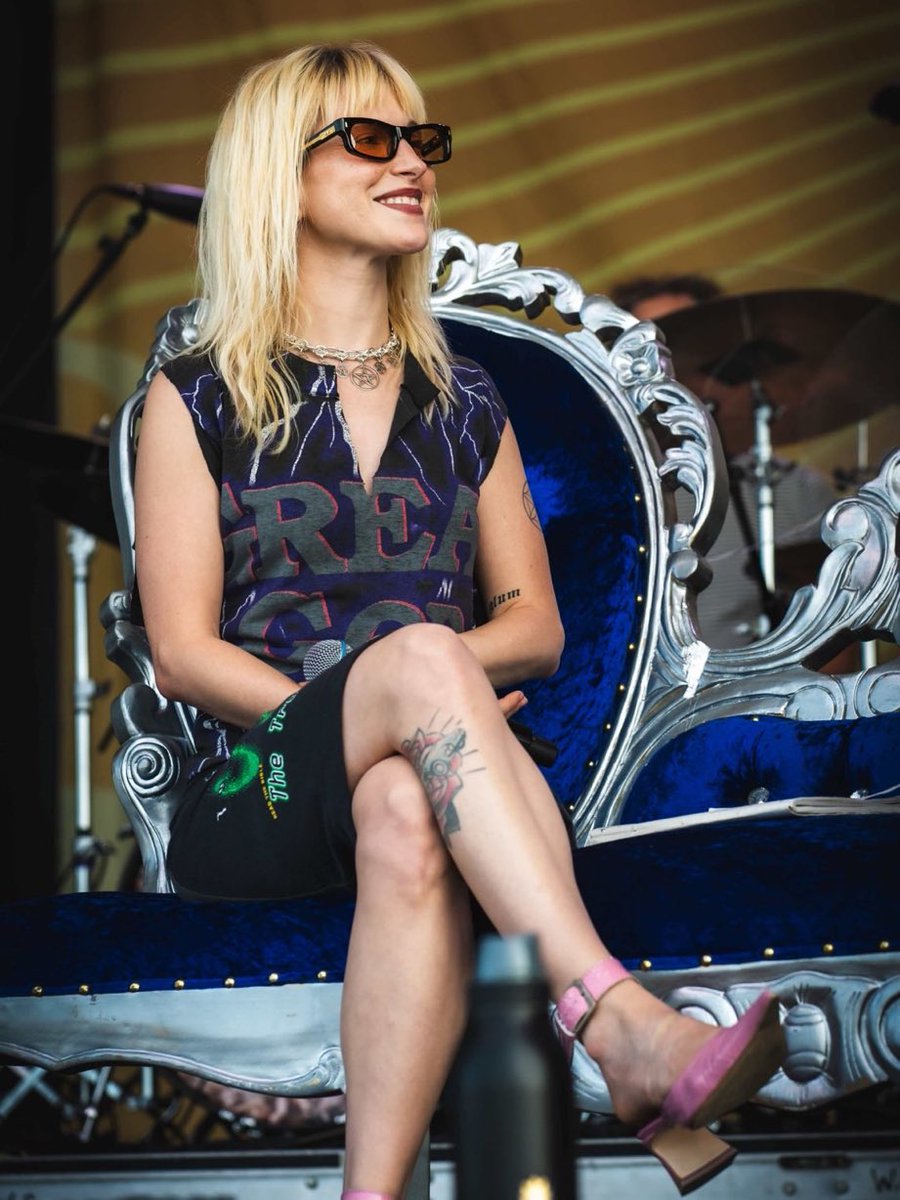 YELYAHGLUM's tweet photo. literally just a girl https://t.co/Vx7u6Hs4xS