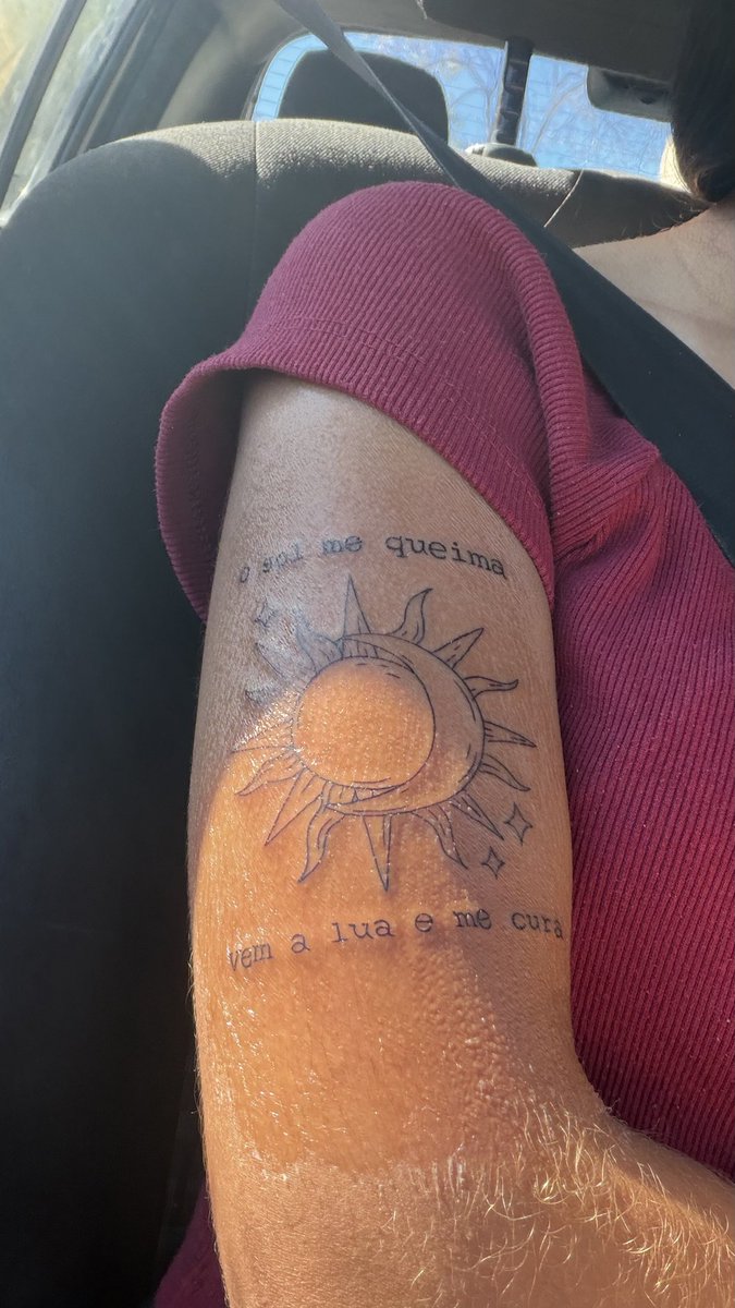 safcaj's tweet photo. fazer tatuagem é um evento né https://t.co/A8RovElabc