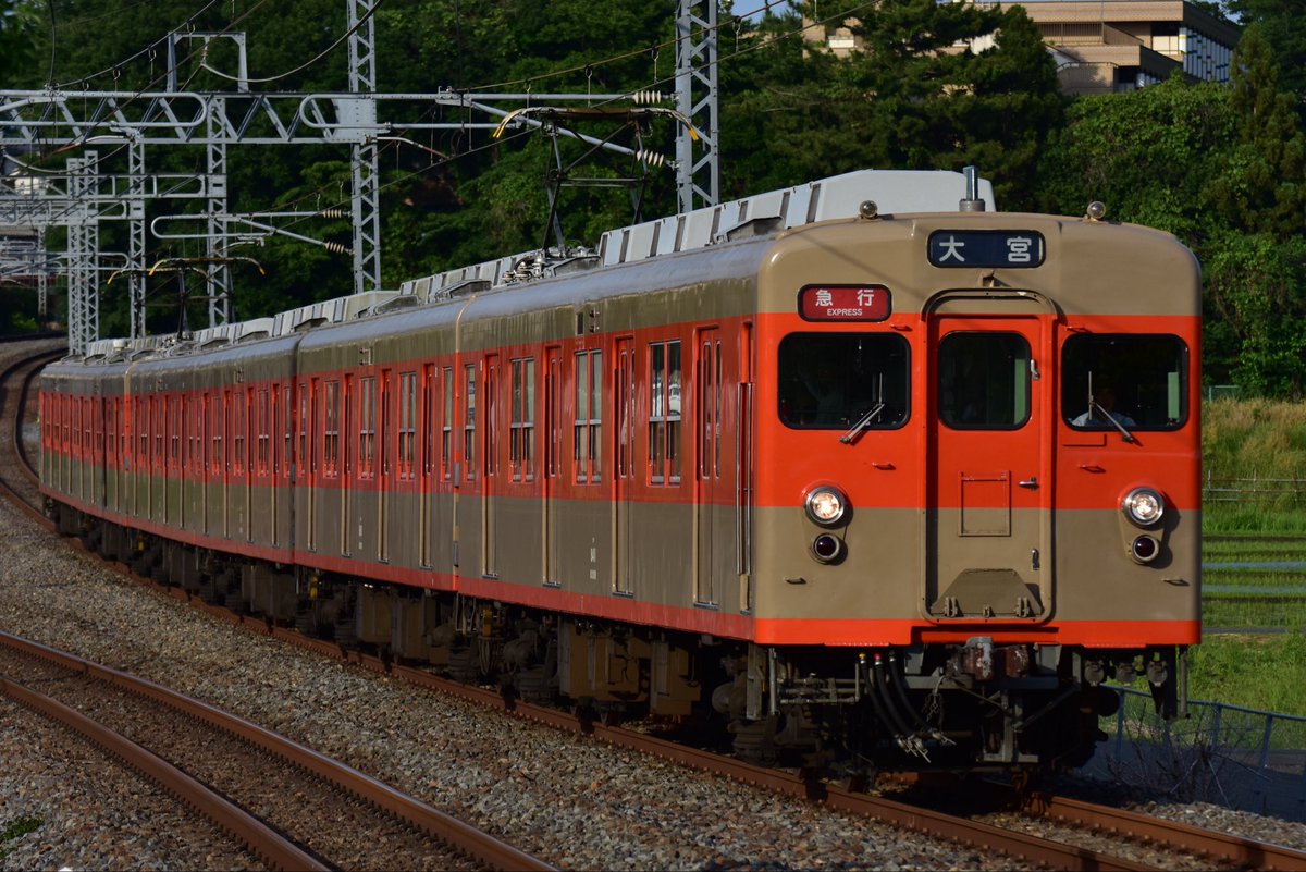 8163F1's tweet photo. #これを見た人は6両編成の列車を出そう

2406レ  8111F  急行大宮行き https://t.co/rE4yslxRqM